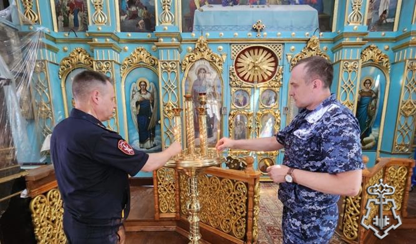Росгвардейцы Карачаево-Черкесии приняли участие в праздничной литургии по случаю Дня Крещения Руси