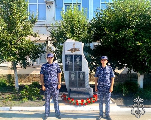 В Карачаево-Черкесии сотрудники Росгвардии почтили память погибших товарищей
