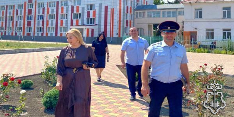 В Карачаево-Черкесии росгвардейцы  проверяют готовность школ к новому учебному году