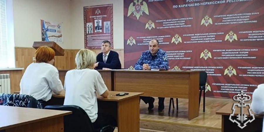 Росгвардейцы обсудили перспективы обучения в ведомственных вузах с учащимися колледжа «Полиглот»