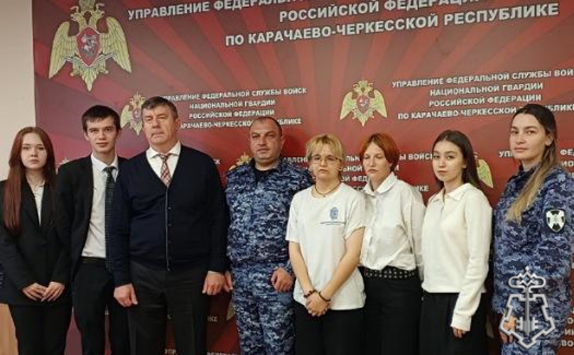  Росгвардейцы обсудили перспективы обучения в ведомственных вузах с учащимися колледжа «Полиглот»