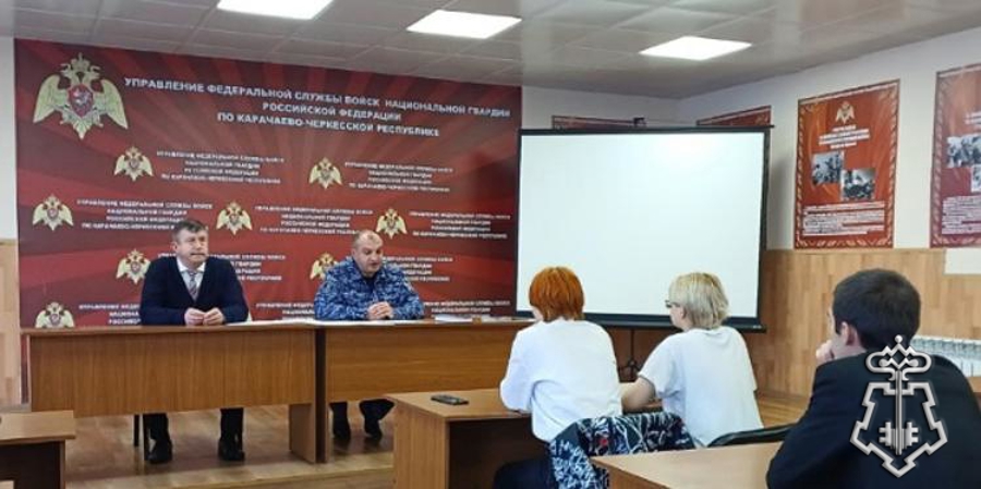  Росгвардейцы обсудили перспективы обучения в ведомственных вузах с учащимися колледжа «Полиглот»