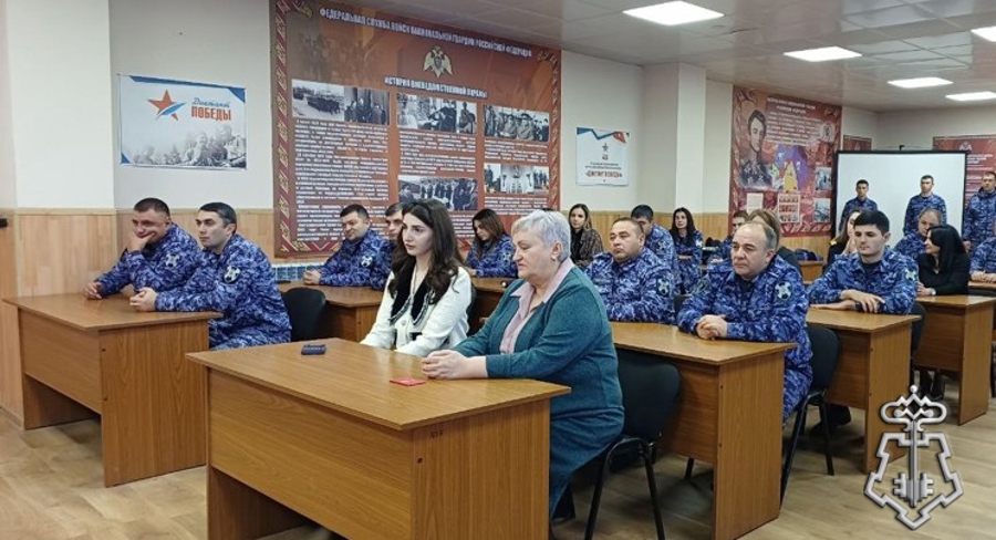 Сотрудников вневедомственной охраны Росгвардии поздравили в Карачаево-Черкесии