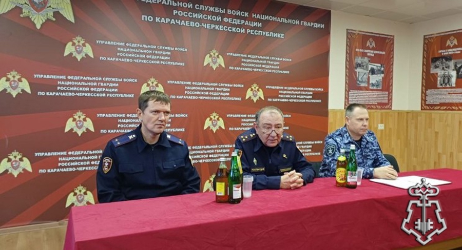 Сотрудников вневедомственной охраны Росгвардии поздравили в Карачаево-Черкесии