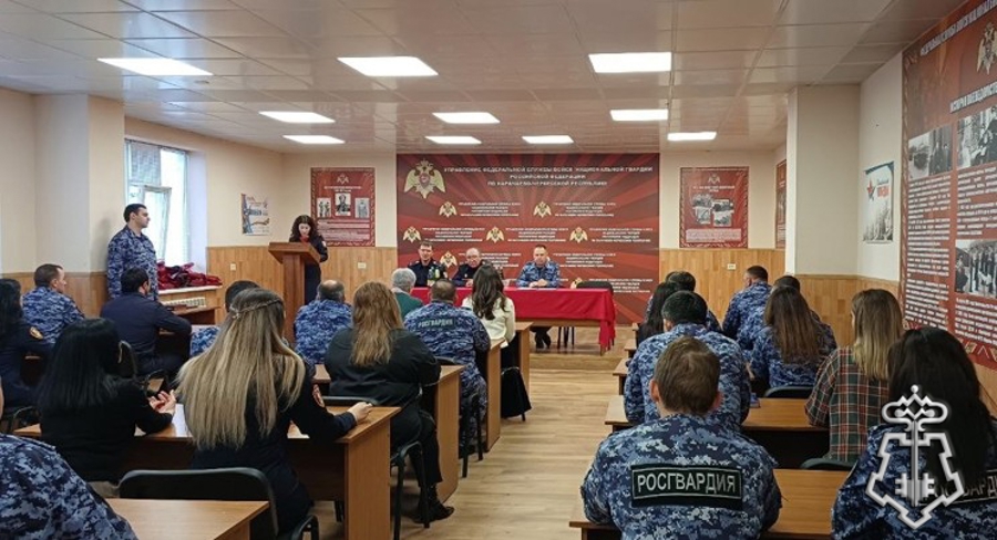 Сотрудников вневедомственной охраны Росгвардии поздравили в Карачаево-Черкесии