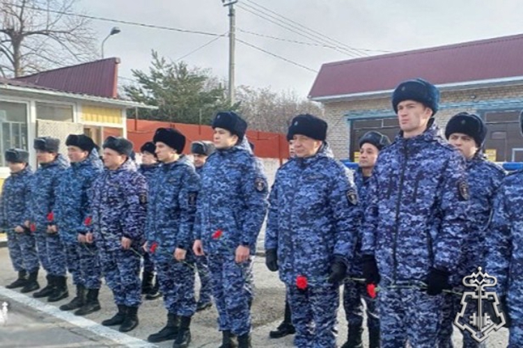 Росгвардейцы почтили память боевого товарища в Карачаево-Черкесии