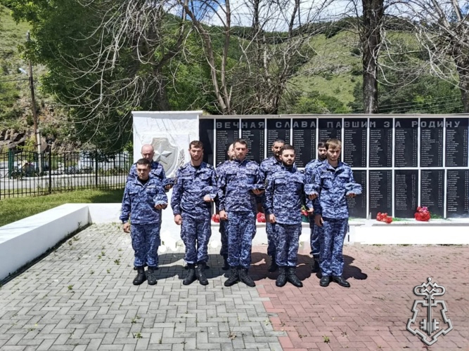 В Карачаево-Черкесии росгвардейцы присоединились к общероссийской минуте молчания