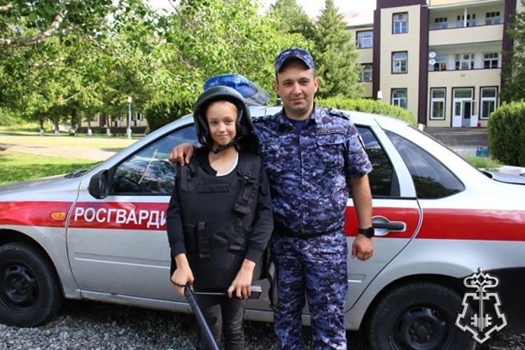 Росгвардейцы Карачаево-Черкесии провели урок безопасности для школьников региона