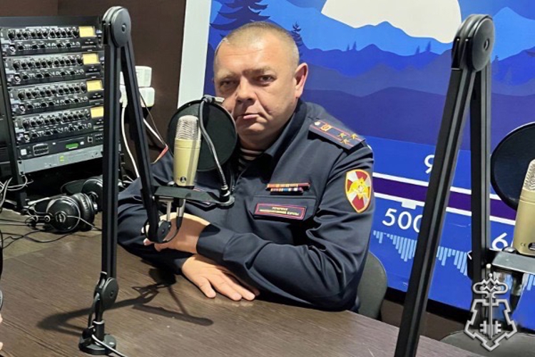 В Карачаево-Черкесии росгвардеец рассказал радиослушателям о службе во вневедомственной охране 