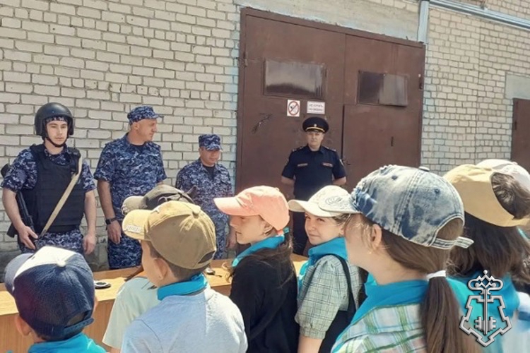 Росгвардейцы продолжают участвовать в ведомственной акции «Каникулы с Росгвардией»