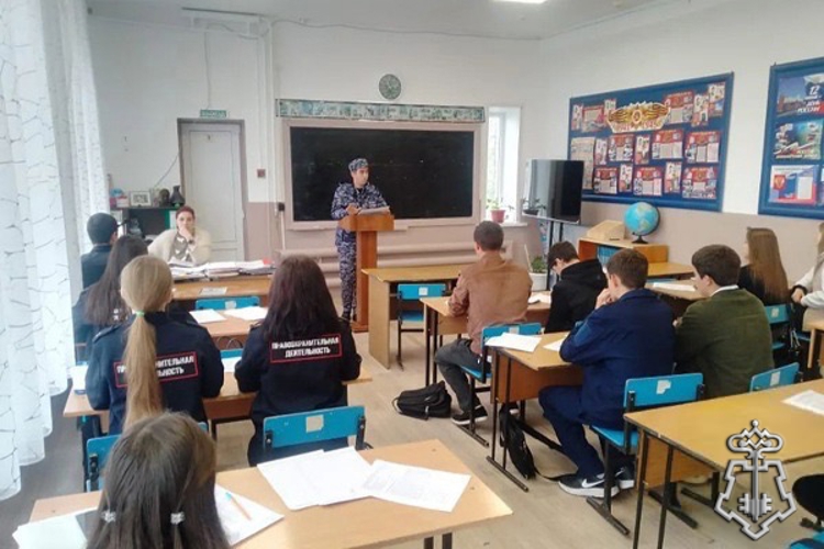В Карачаево-Черкесии росгвардейцы провели профориентационную встречу со студентами колледжа «Профессионал»
