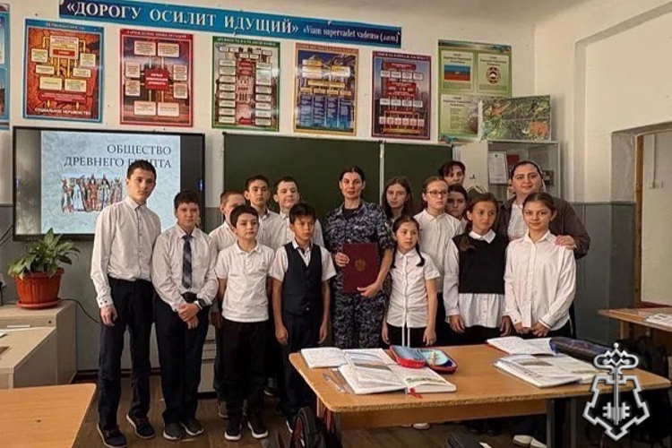 Сотрудники вневедомственной охраны Усть-Джегутинского района провели «Разговоры о важном» с учениками Лицея № 1