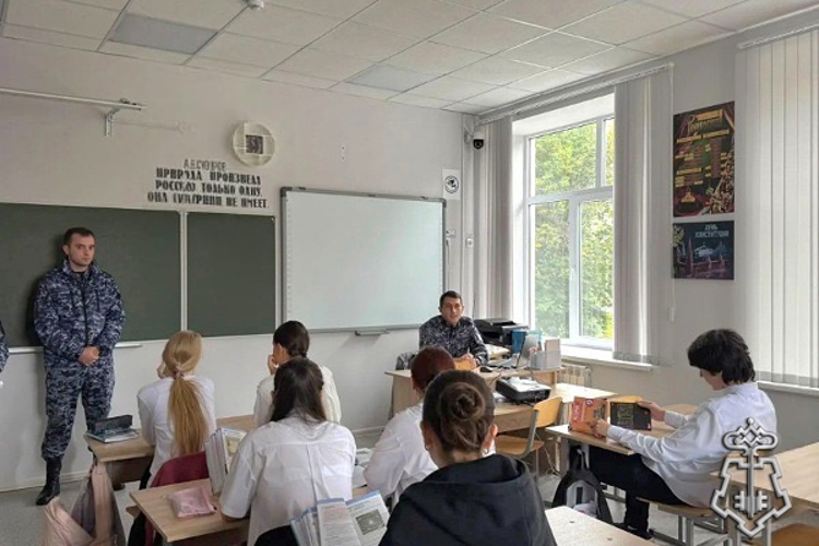 В школе № 5 города Карачаевска состоялся круглый стол, посвящённый Международному дню пожилых людей