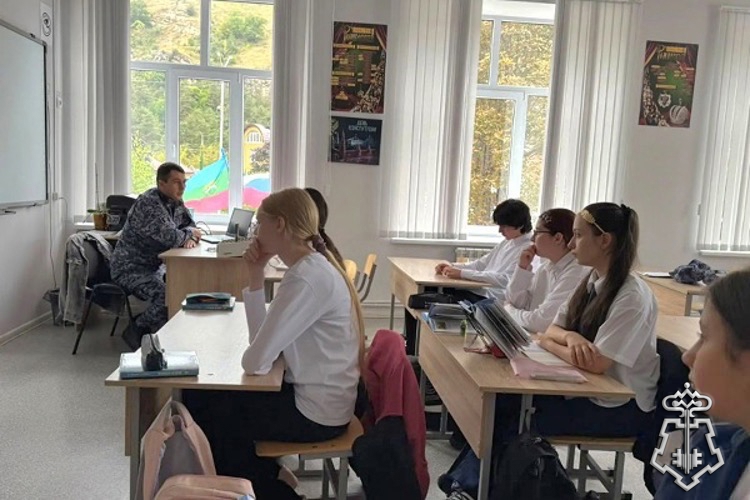 В школе № 5 города Карачаевска состоялся круглый стол, посвящённый Международному дню пожилых людей