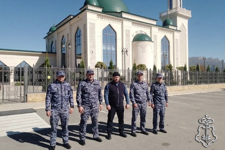 Сотрудники Зеленчукского отдела вневедомственной охраны Росгвардии провели рабочую встречу с духовенством Карачаево-Черкесии
