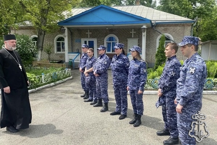 В Черкесске сотрудники вневедомственной охраны встретились с представителем духовенства